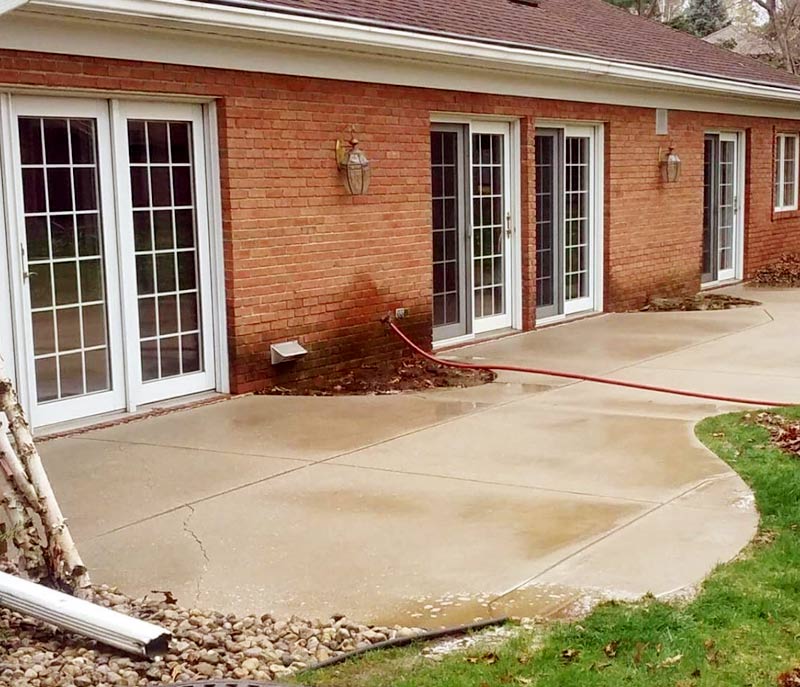 concrete cleaning and rust removal service from tree frog softwash in northeast indiana