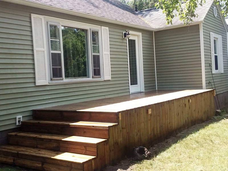 wood deck cleaning from tree frog softwash removes algae and dirt